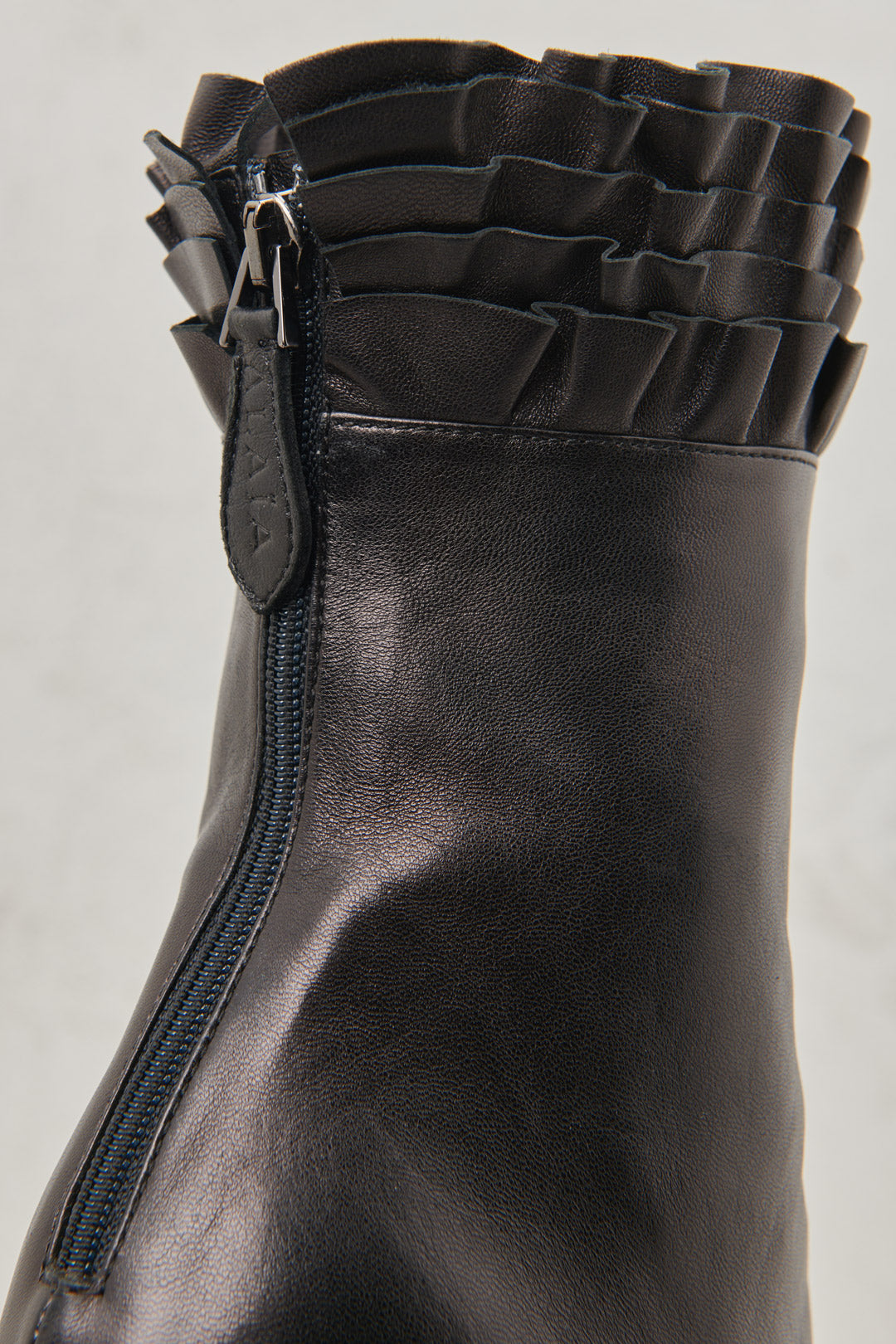 Ankle boot in black nappa leather with stiletto heel and ankle rouge