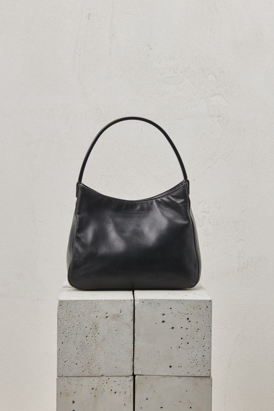 BLACK HOBO BAG WITH HANDLE