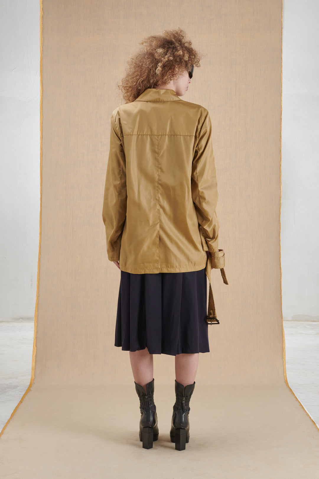 SHORT SAND-COLORED TRENCH COAT