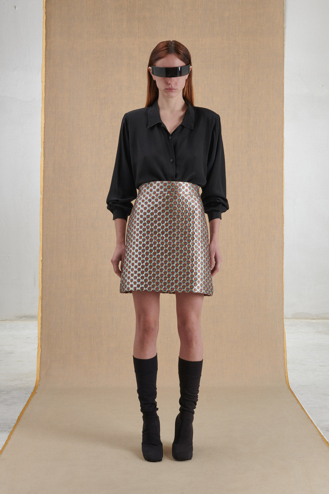 SHORT SILVER PATTERN SKIRT