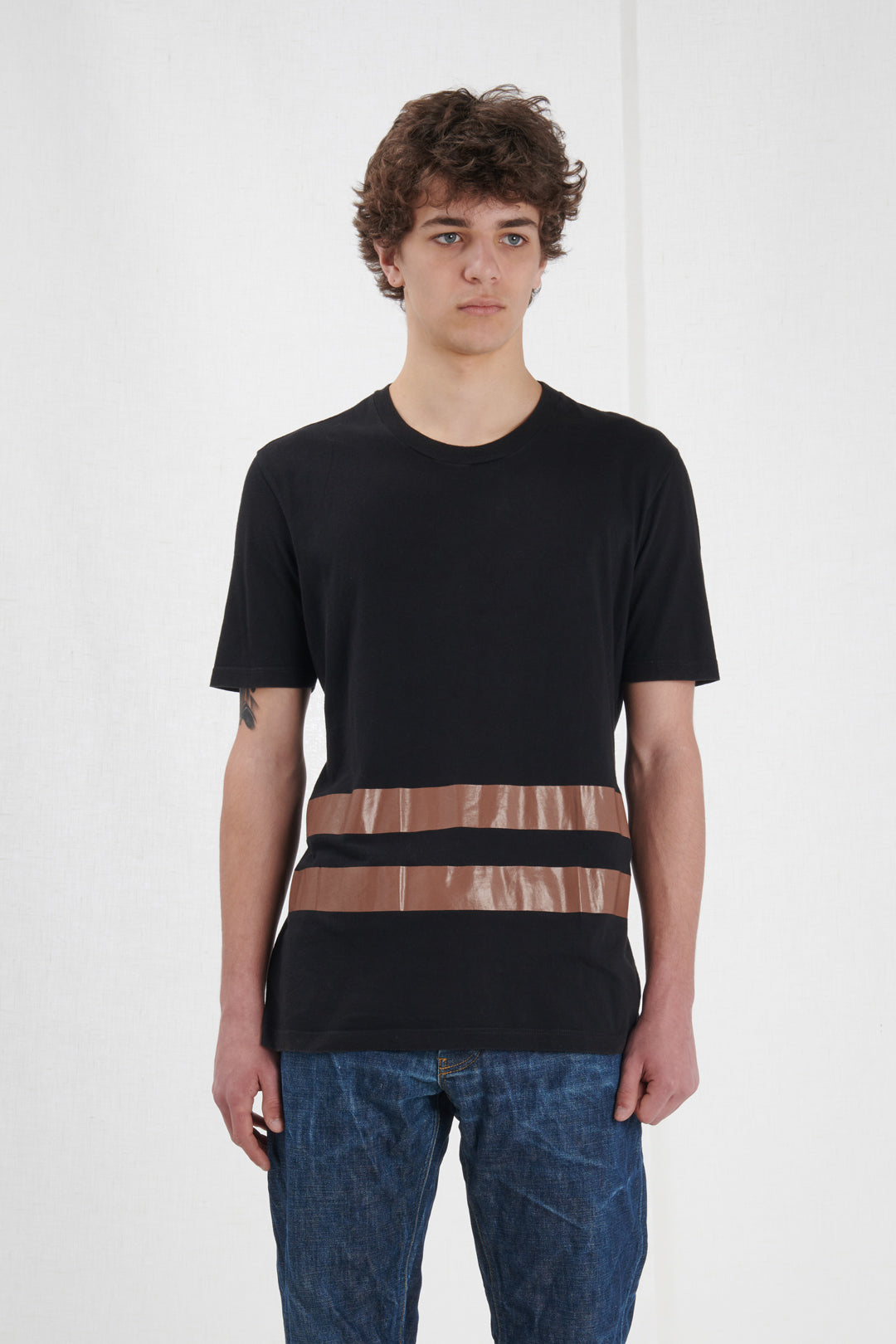 BLACK T-SHIRT WITH COATED GEOMETRIC PATTERN