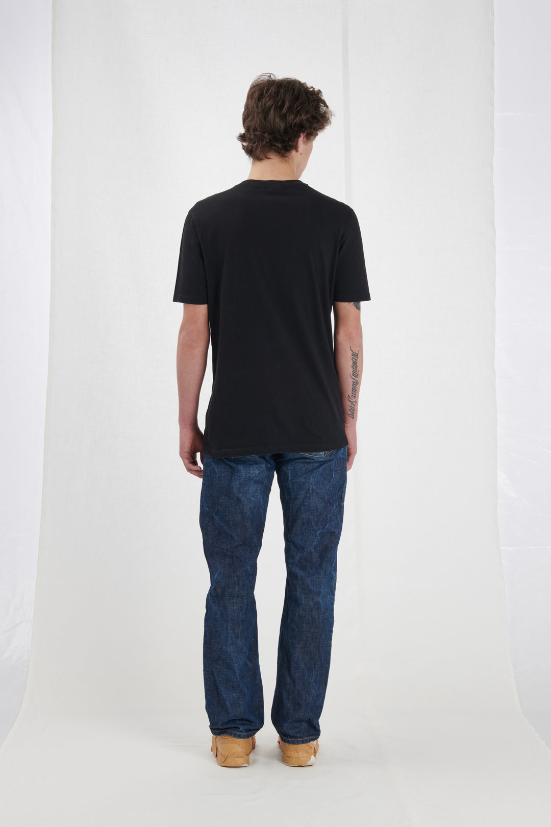 BLACK T-SHIRT WITH COATED GEOMETRIC PATTERN