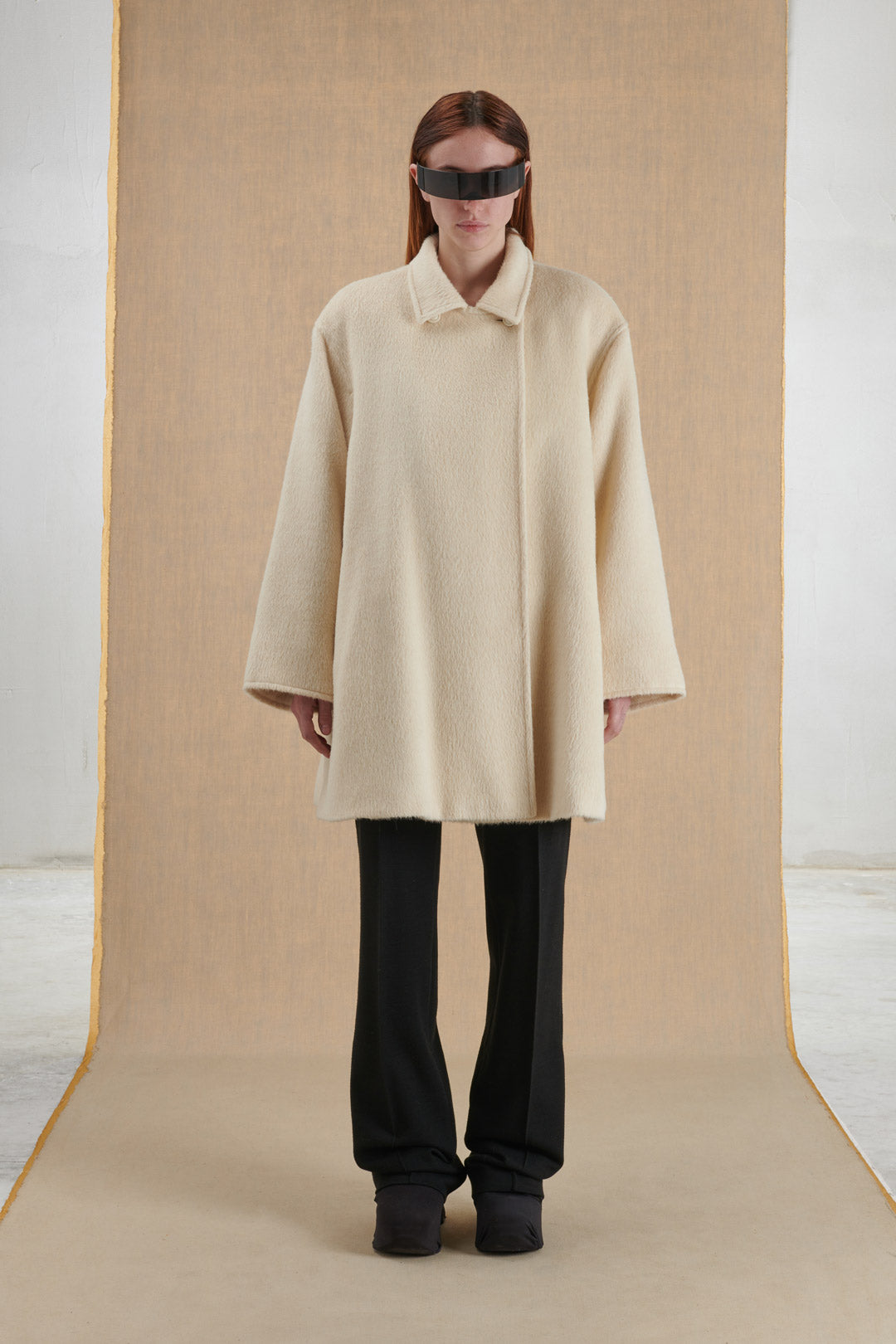 COAT IN WHITE WOOL 