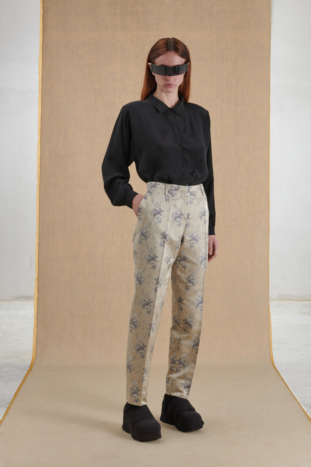 ELEGANT SILK PANTS WITH FLOWERS 