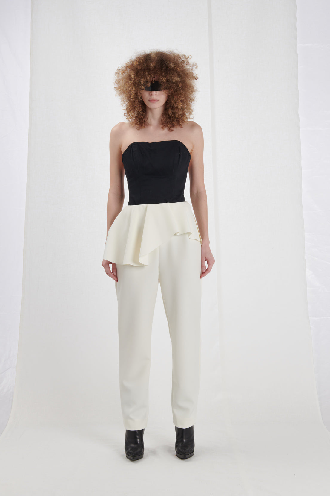 PANTALONE BIANCO CON VOLANT