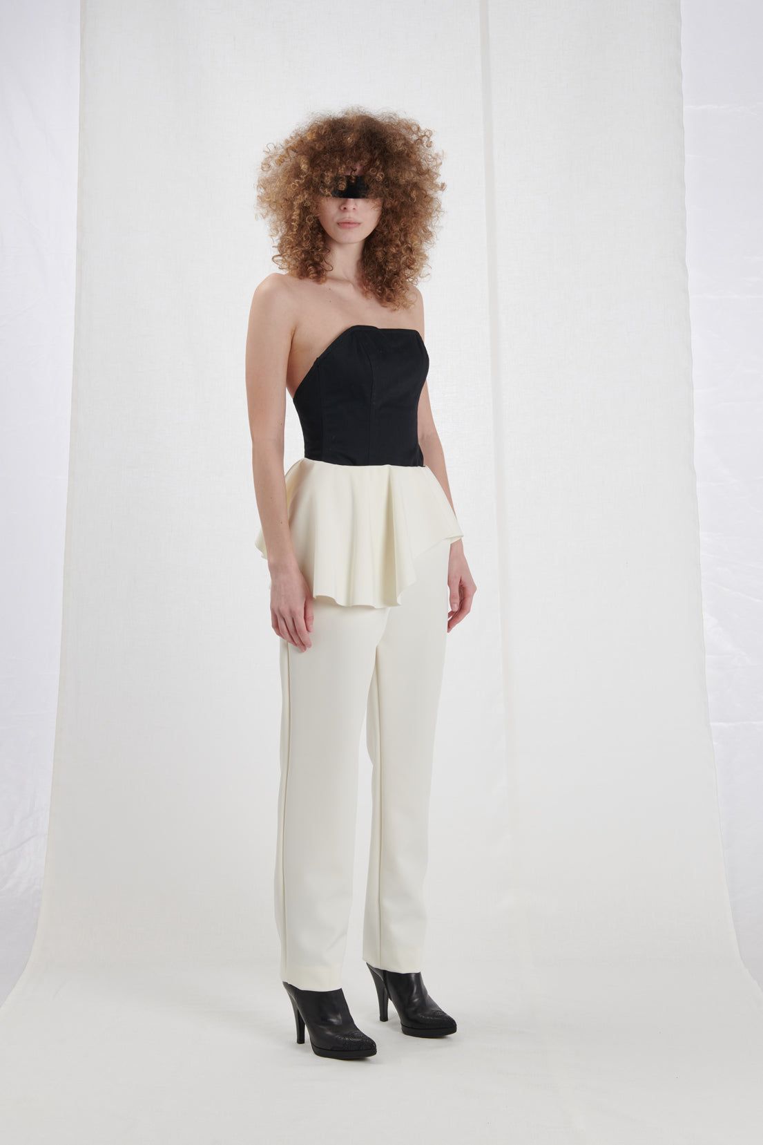 PANTALONE BIANCO CON VOLANT