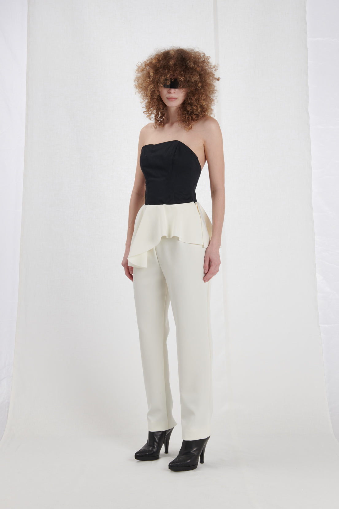 PANTALONE BIANCO CON VOLANT