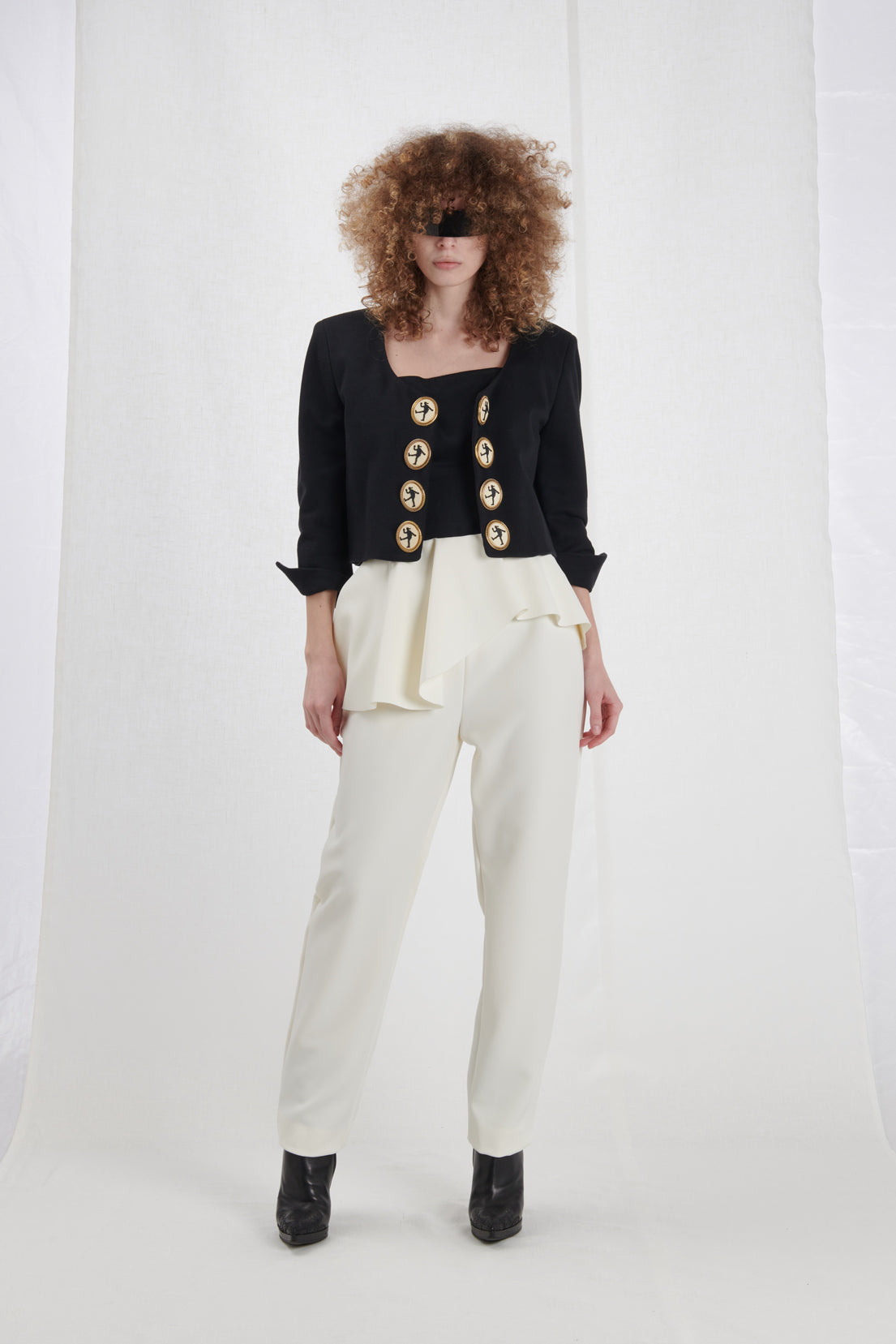 WHITE TROUSERS WITH RUFFLES