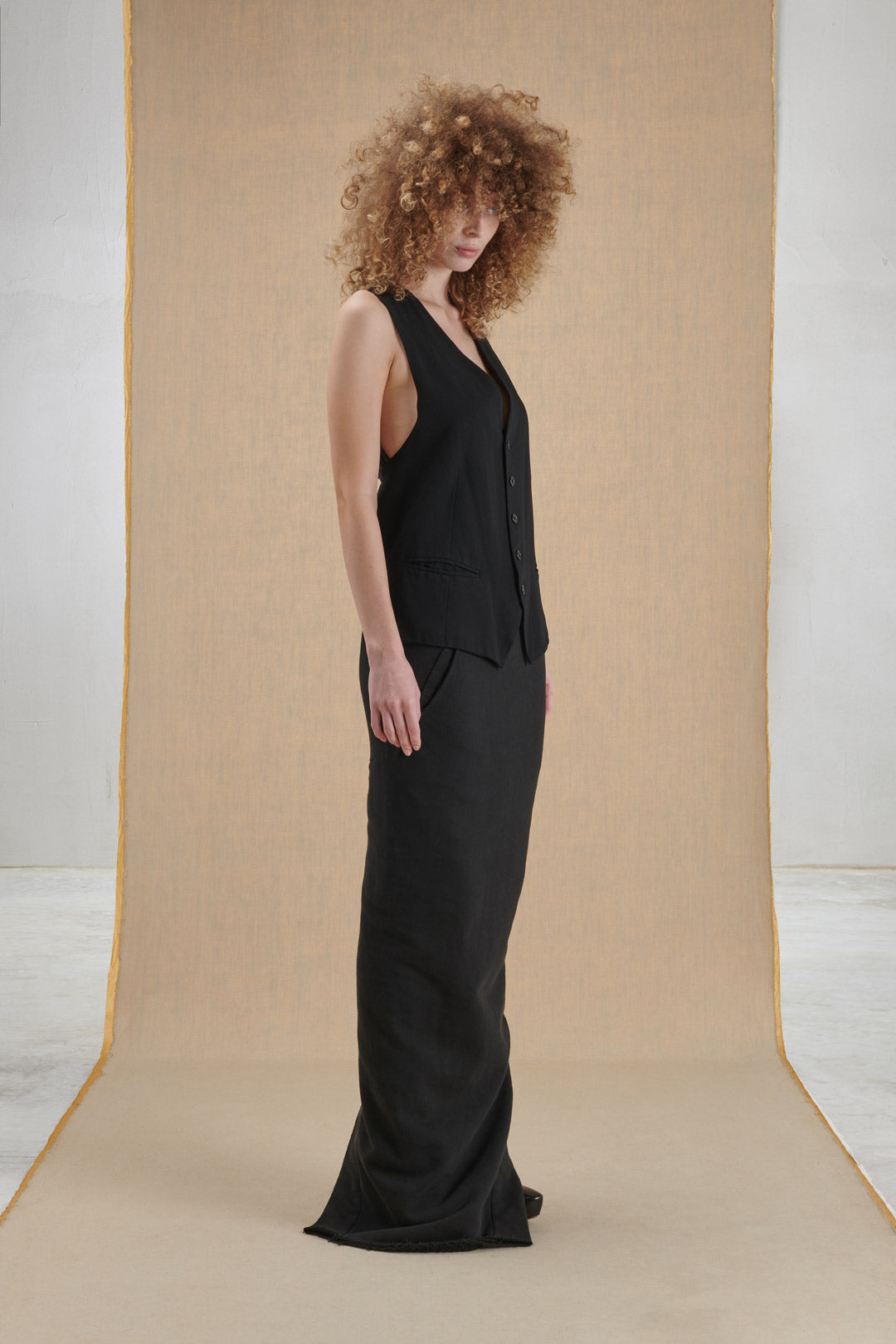 GILET NERO CON STRINGHE ANN DEMEULEMEESTER